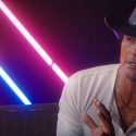 Νέο Music Video | Tim McGraw – Neon Church